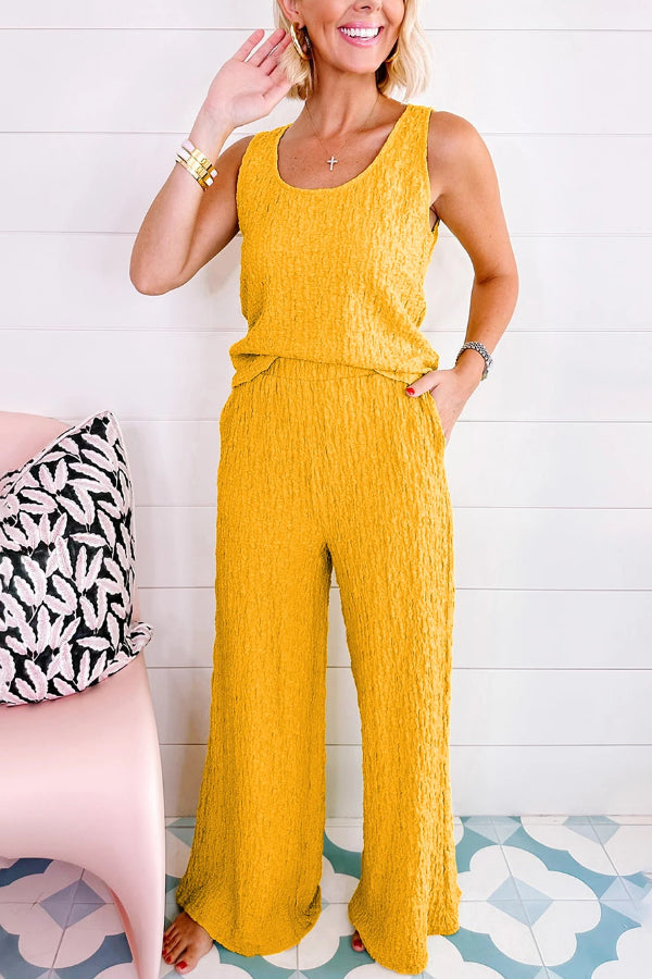 Genoveva® | Gelbes Set aus Tanktop mit U-Ausschnitt in Knitteroptik und Hose mit weitem Bein