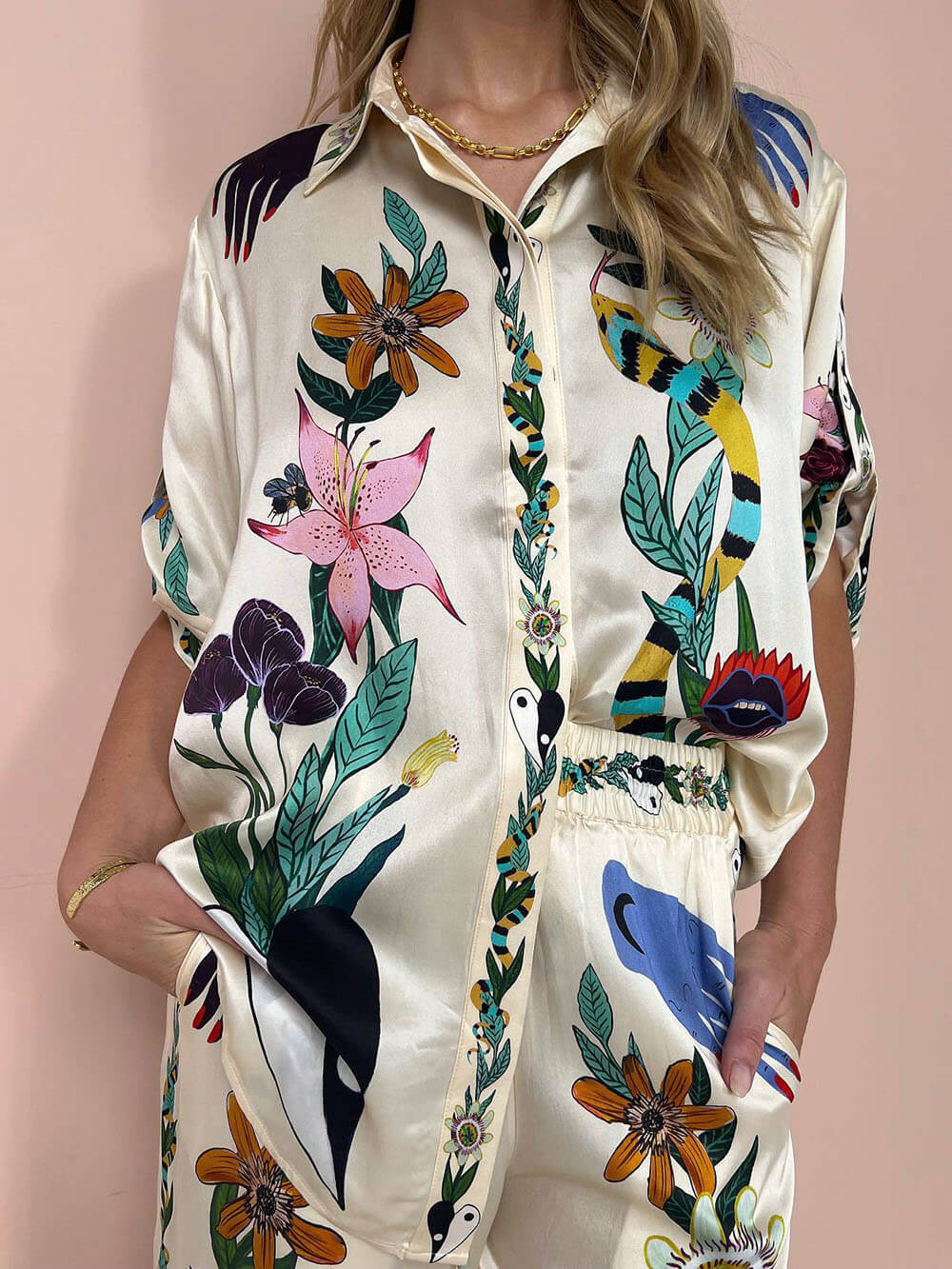 Elspeth - Satin Zweiteiler mit Blumen-Jungle-Print