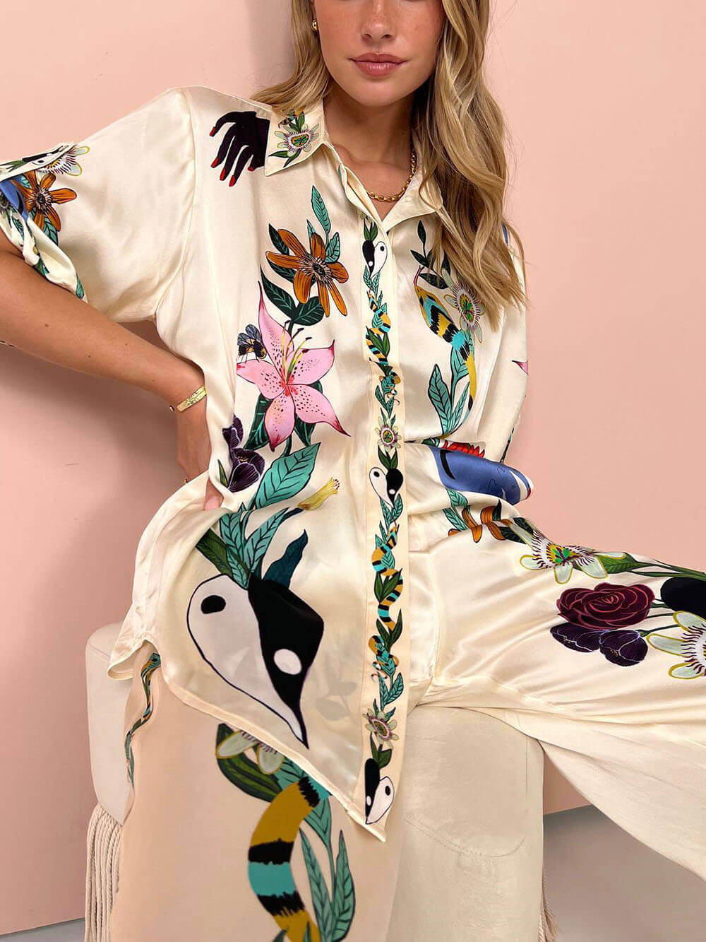 Elspeth - Satin Zweiteiler mit Blumen-Jungle-Print