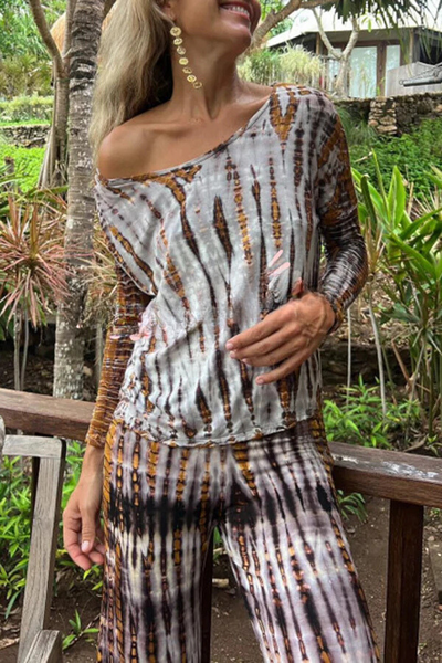 Amalia® | Lockeres Stretch-Oberteil mit Tie-Dye-Print auf der Rückseite und Kreuzausschnitten