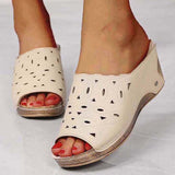 Beige Sandalen