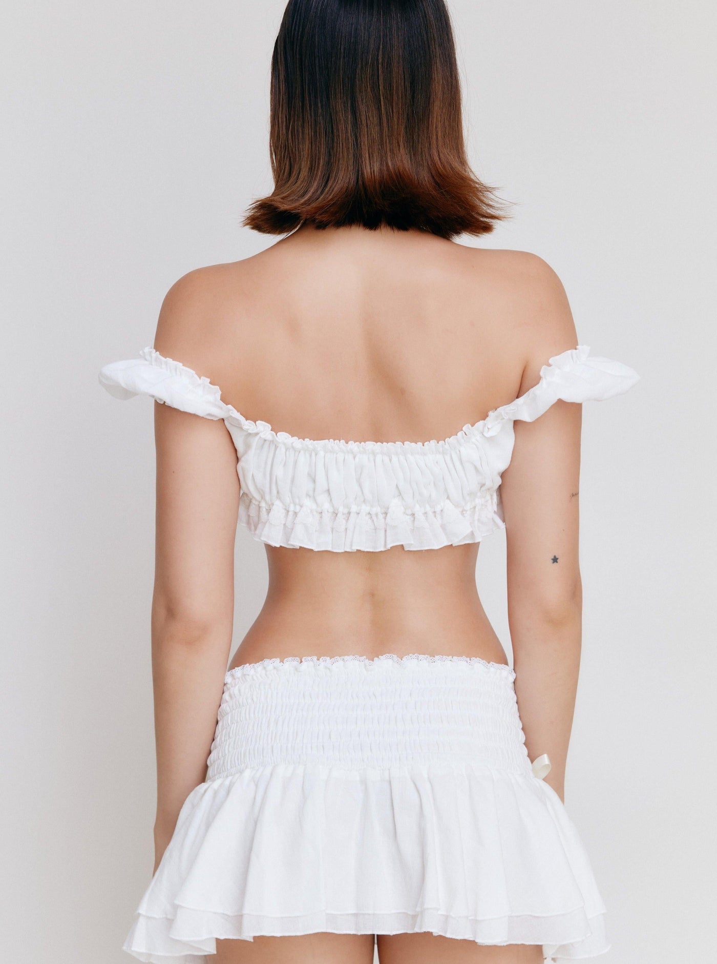 Rüschen-Zweiteiler mit Minirock | Verspielt & Feminin | Sommer-Look mit Retro-Charme