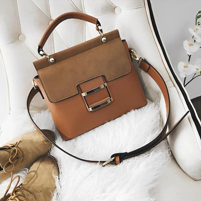 Elegante Handtasche | Zweifarbiger Look | Statement-Schnalle