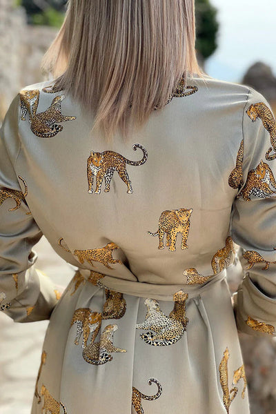 Luz María® | Jetzt im Trend: Hemd-Maxikleid aus Satin mit Tigermuster