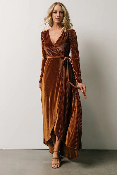 Willow® | Kastanienbraunes, geripptes Samt-Wickelkleid mit langen Ärmeln