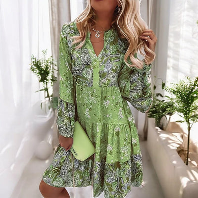 Kleid mit V-Ausschnitt | Stufenrock | Floraler Print
