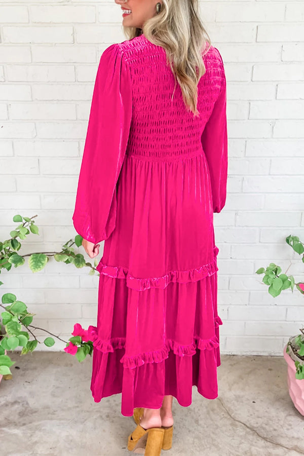 Mandy® | Rosarotes, gerafftes Samtkleid mit V-Ausschnitt und langen Ärmeln