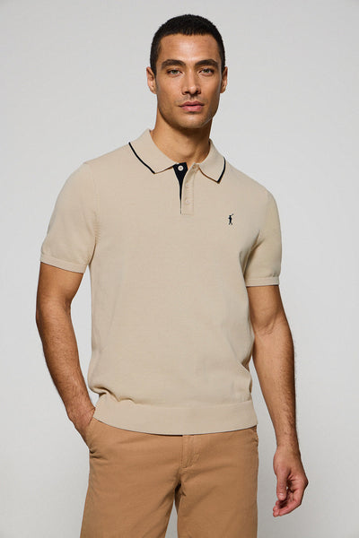 Polo beige de punto con botones