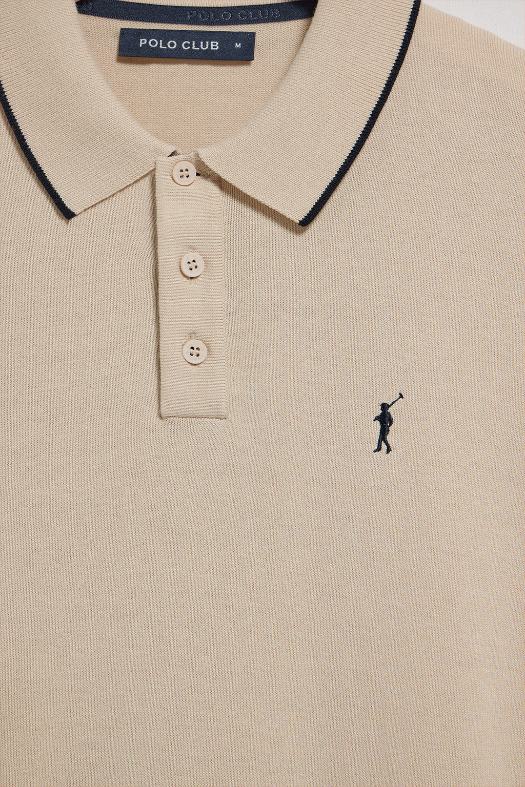 Polo beige de punto con botones