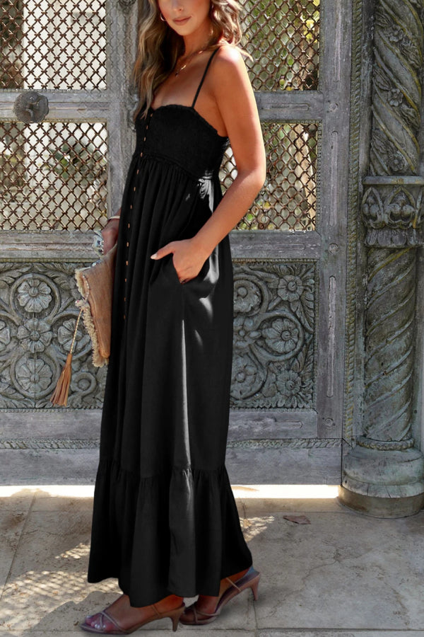 Penélope® | Schwarzes Maxikleid mit gesmokten Knöpfen und Spaghettiträgern