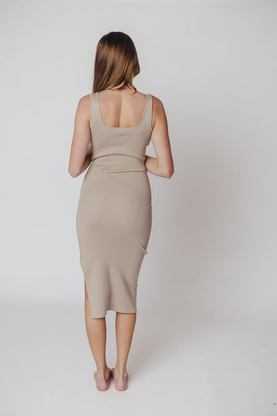 Strickkleid mit schlitz und eckigem ausschnitt - Latte