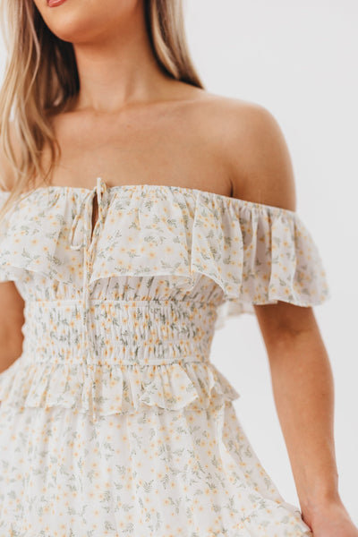 Astrid Maxikleid mit Rüschendetail in gelbem Blumenmuster – stoßfreundlich (geringer Lagerbestand)