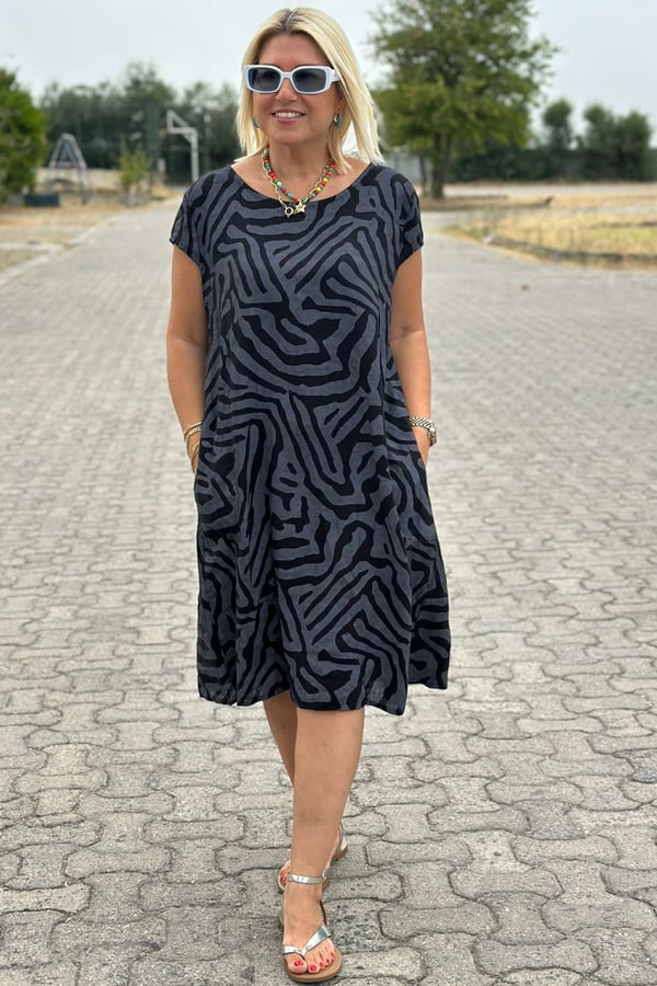 Luftiges Sommerkleid | Gerader Schnitt | Dezentes Muster
