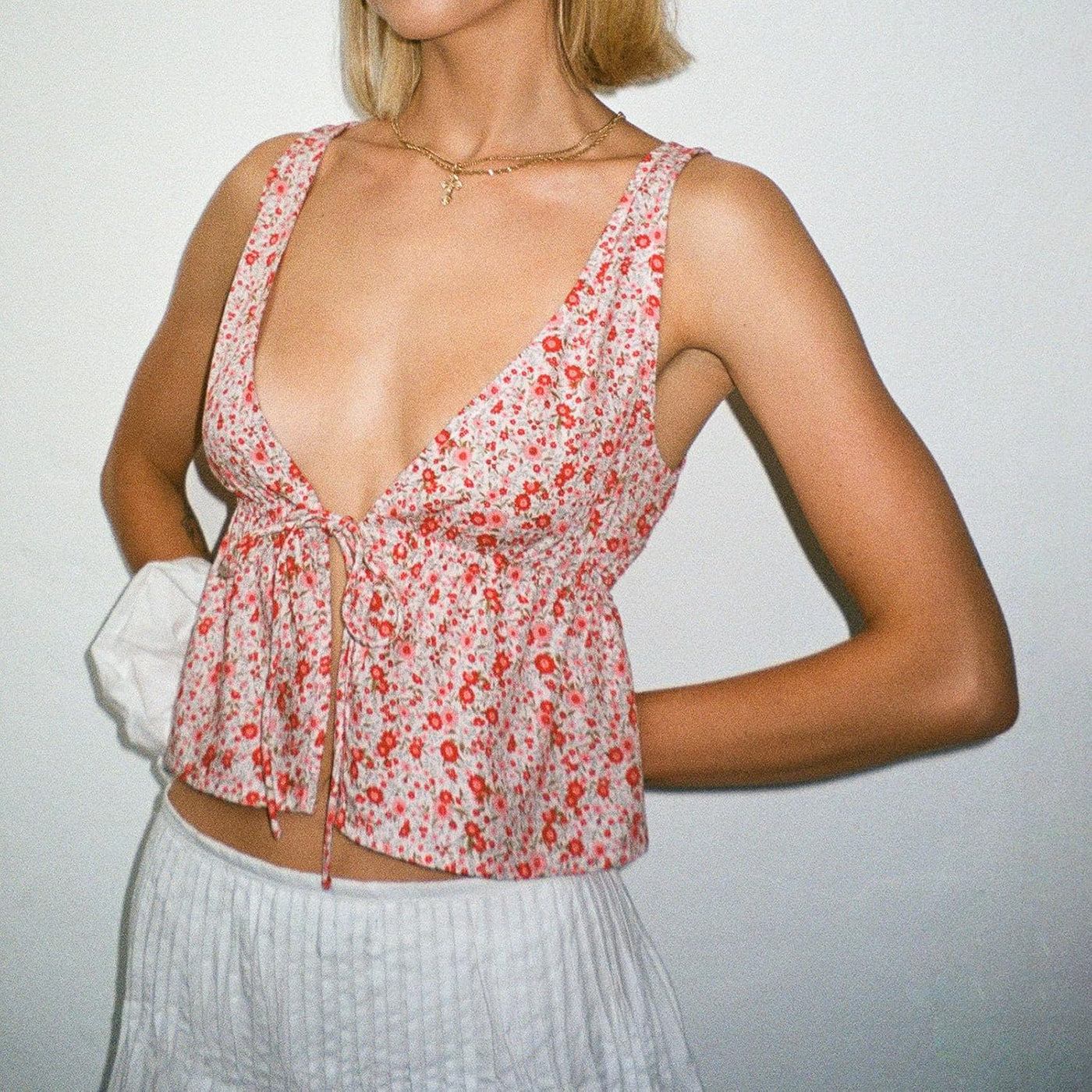 Zenette | Geblümtes Crop Top mit tiefem V-Ausschnitt und Knopfleiste