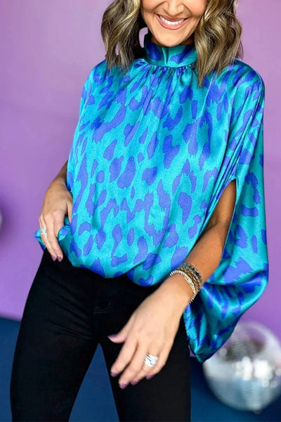 Zenaida® | Blaue, lockere Bluse mit Stehkragen und Fledermausärmeln und Leopardenmuster