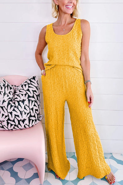 Genoveva® | Gelbes Set aus Tanktop mit U-Ausschnitt in Knitteroptik und Hose mit weitem Bein