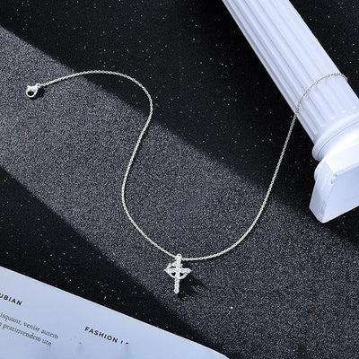 Cross & Crown Halskette