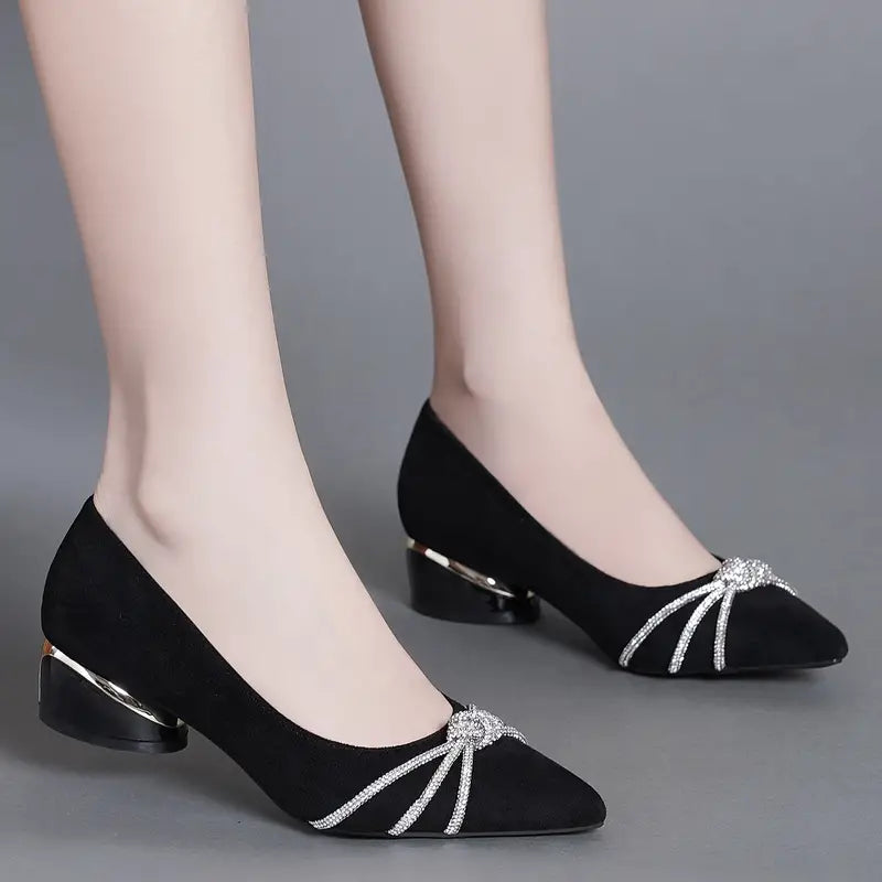 Valeria  | Elegante Spitze Pumps mit Strass und klobigen Absätzen