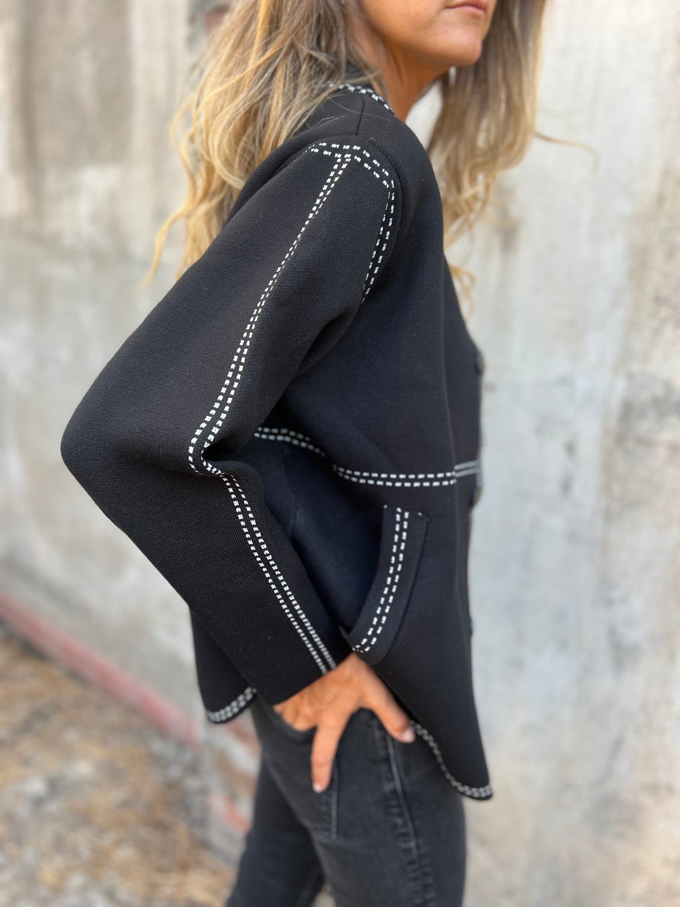 Jacke mit Kontrastnähten | Rundhalsausschnitt | Strukturierter Look