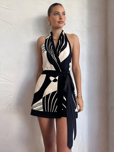 Halterneck-Kleid mit Bindegürtel | Wickeloptik | Modernes Muster