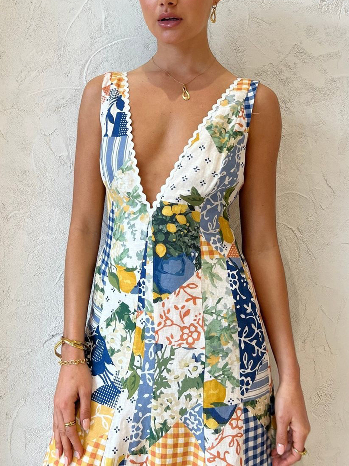 Jumpsuit mit Patchwork-Design | Tiefer V-Ausschnitt | Weites Bein