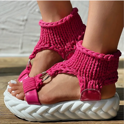 Frieda® | Die eleganten Plateausandalen mit Häkelmuster