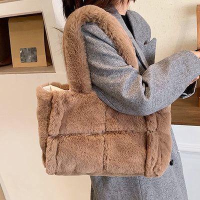 Kuschelige Handtasche | Weiches Kunstfell | Winterlicher Chic