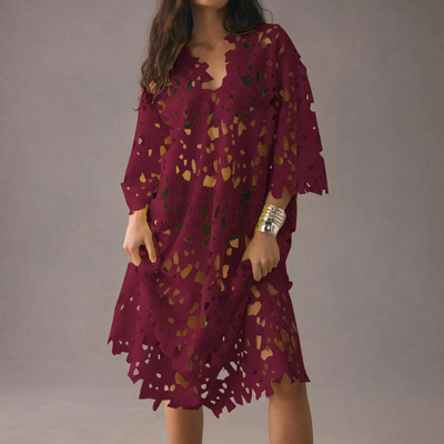Luftiges Spitzenkleid | Verspielte Cut-Outs | Boho-Strandlook