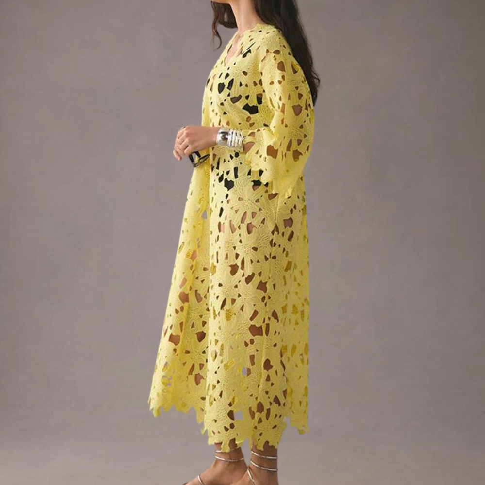 Luftiges Spitzenkleid | Verspielte Cut-Outs | Boho-Strandlook