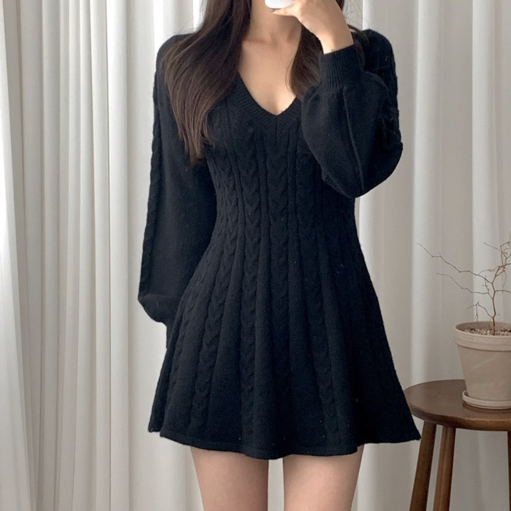Damen Strickkleid mit Zopfmuster | V-Ausschnitt & Femininer Winterlook
