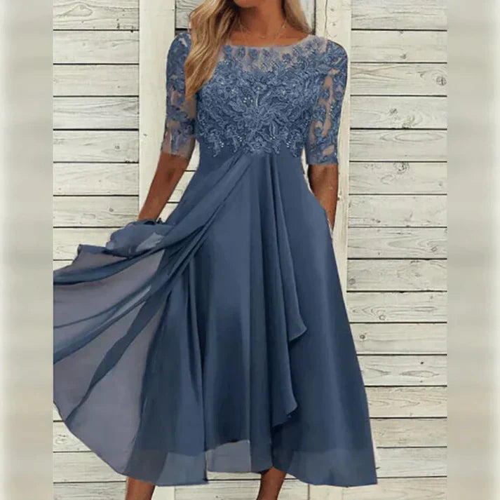 Elegantes Kleid mit Spitzenoberteil | Halblange Ärmel | Fließender Rockteil