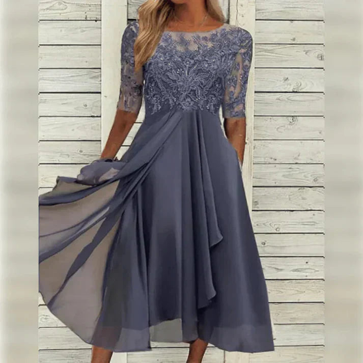 Elegantes A-Linien-Kleid | Spitzendetail & fließender Stoff | Feminin & stilvoll
