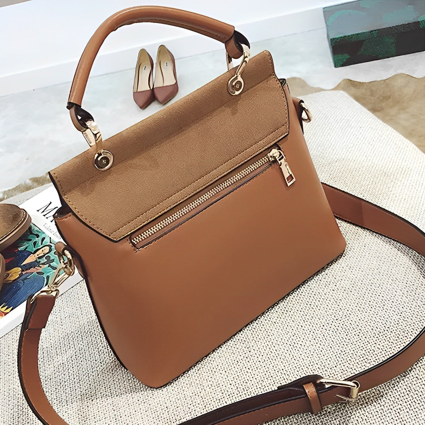 Elegante Handtasche | Zweifarbiger Look | Statement-Schnalle