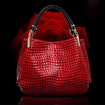 Handtasche in Kroko-Optik | Hochglanz-Finish | Elegant & Zeitlos