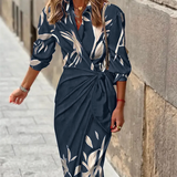 Marineblau mit Blumenmuster