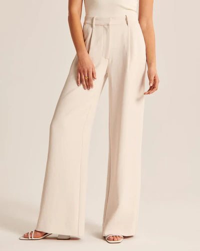 Figurbetonte Hose mit weitem Bein
