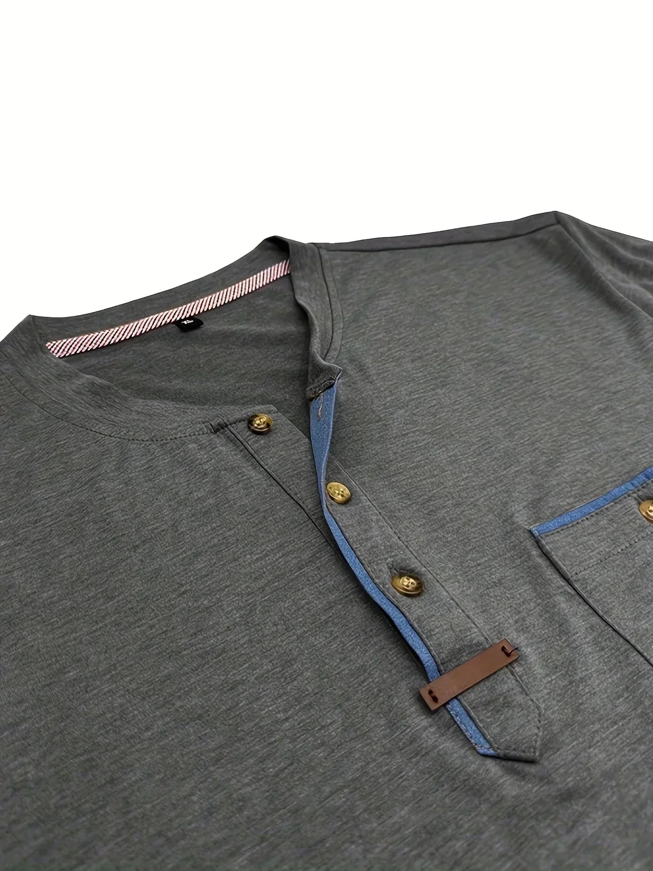 Lässiges T-Shirt mit Brusttasche