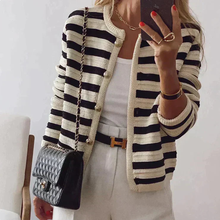 Gestreifte Strickjacke | Goldknöpfe | Französischer Chic