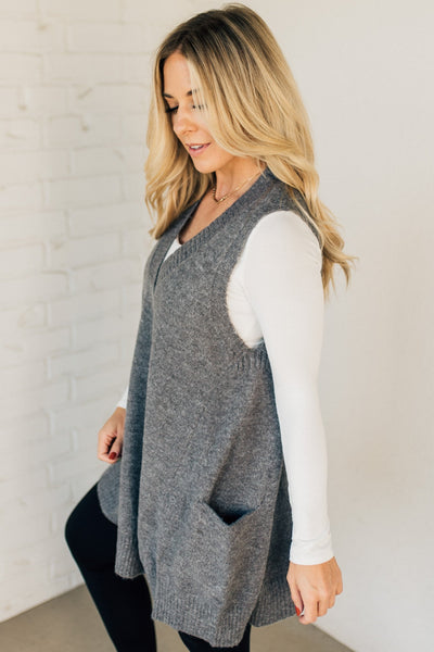 Langer Strick-Westenpullover | V-Ausschnitt | Gemütlich und Modern
