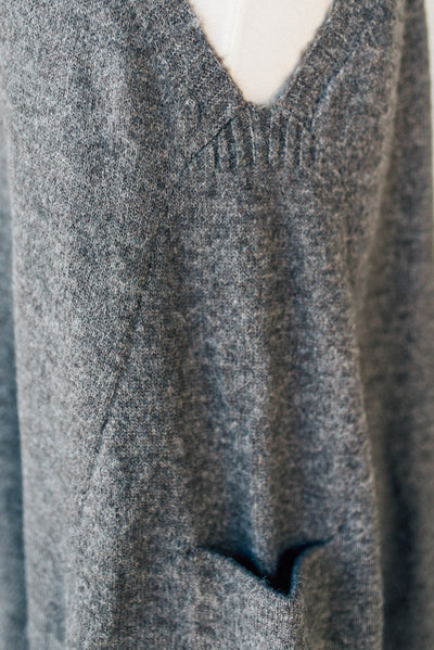 Langer Strick-Westenpullover | V-Ausschnitt | Gemütlich und Modern
