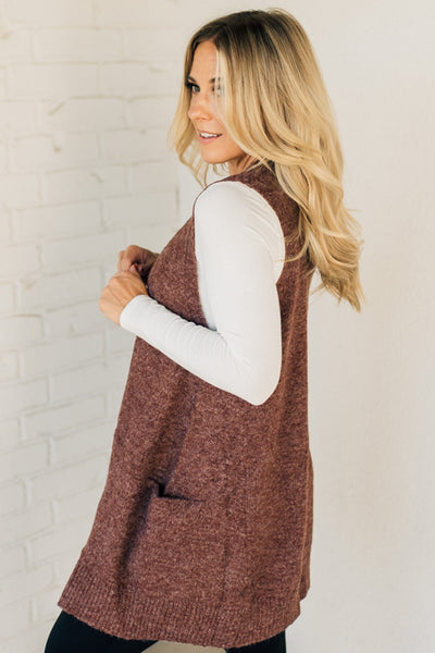 Langer Strick-Westenpullover | V-Ausschnitt | Gemütlich und Modern