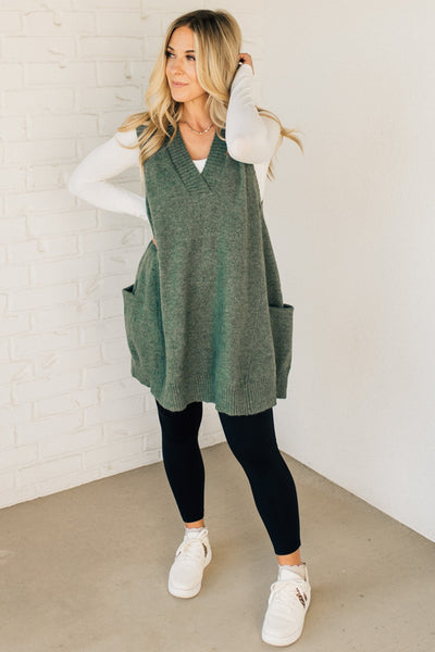 Langer Strick-Westenpullover | V-Ausschnitt | Gemütlich und Modern