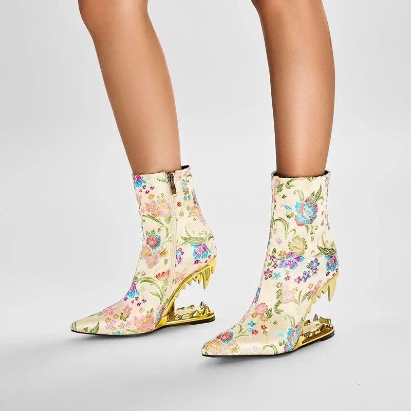 Amélie – Bestickte Damen-Stiefeletten mit Absatz