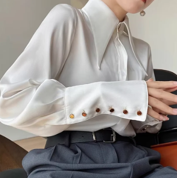 Millicent - elegante langärmelige satinbluse
