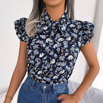 Vacation | Bluse mit Blumenmuster, Rüschenärmeln und Schnürkragen für Damen