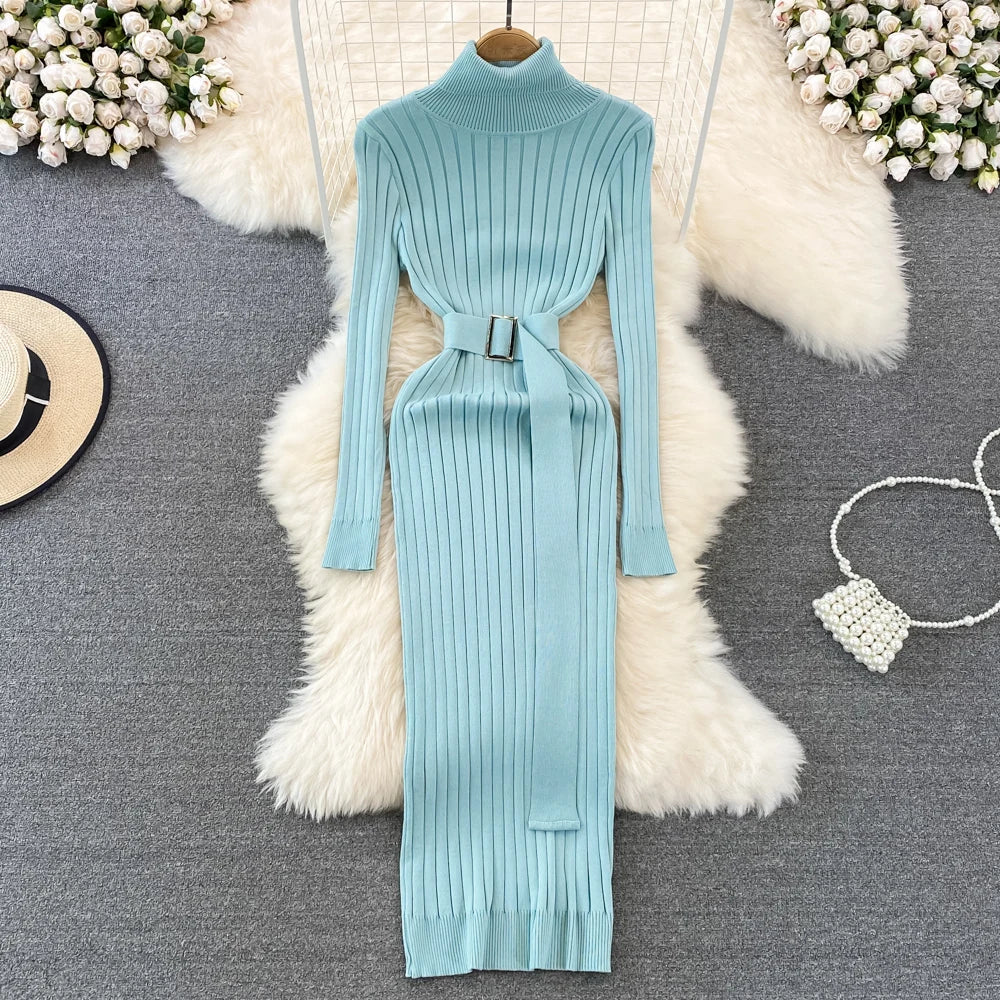 Langes Rollkragenkleid mit Gürtel für Damen