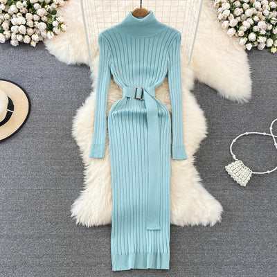 Langes Rollkragenkleid mit Gürtel für Damen