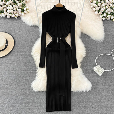 Langes Rollkragenkleid mit Gürtel für Damen