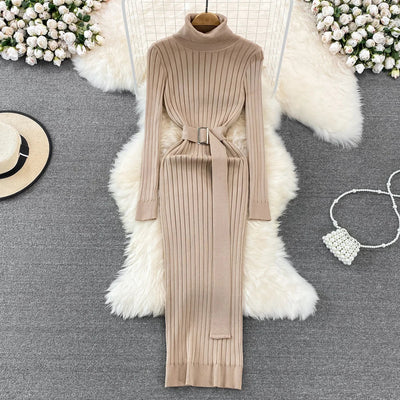 Langes Rollkragenkleid mit Gürtel für Damen