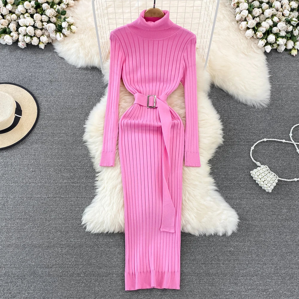 Langes Rollkragenkleid mit Gürtel für Damen
